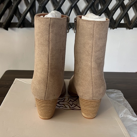 NIB Neutral Ankle Boots - Picture 8 of 13